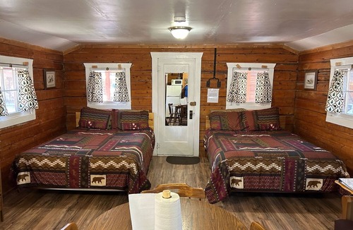 Ponderosa Pines Cabin | Cabin 5 - Grandview Cabins