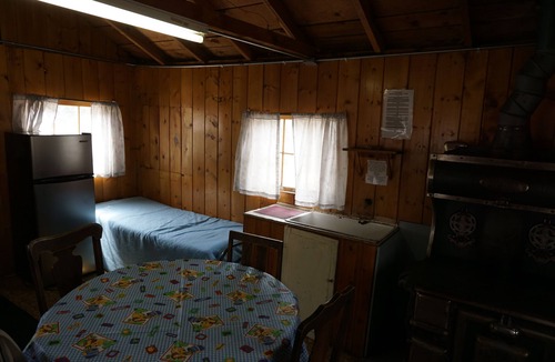 Bellvue Cabin | Cabin 6 at Sportsman’s Lodge, Rustic Cabin 6 at Sportsman's Lodge