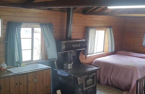Bellvue Cabin | Cabin 8 at Sportsman’s Lodge