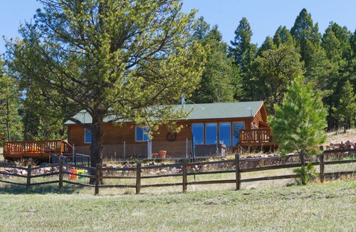 Florissant House | Cabin, Dog Friendly, Hot Tub, Views, 6 acres, Wheelchair Accessible