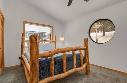 Spring Valley House | Cabin in the Woods*Hot tub*Private
