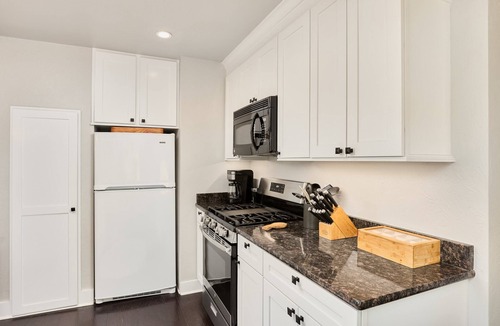 Cascade-Chipita Park Cabin | Cabin on Pikes Peak w Hot Tub, Fireplace, 235Mbps!