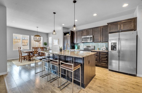 Parker House | Calm & Cozy 3 Bedroom - Manhattan Beach Inspired Home