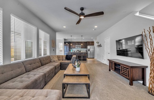 Parker House | Calm & Cozy 3 Bedroom - Manhattan Beach Inspired Home