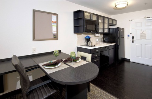 Greeley Hotel | Candlewood Suites Greeley by IHG