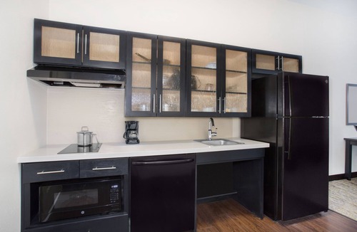 Pueblo Hotel | Candlewood Suites Pueblo by IHG