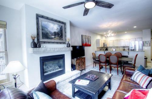 Avon House | Canyon Run Townhouse F102