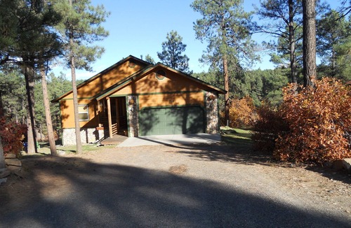 Twin Creek Village Cabin | CANYONS EDGE VIEW GORGEOUS INTERIOR PING PONG POOL SAUNA PLAYSET FIREPLACE STOVE