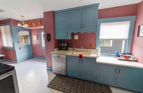 Broadmoor House | Captain Jack’s Cottage in Beautiful Cheyenne Cañon 2 blocks from Broadmoor Hotel