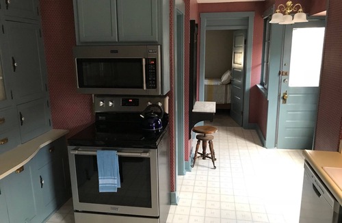 Broadmoor House | Captain Jack’s Cottage in Beautiful Cheyenne Cañon 2 blocks from Broadmoor Hotel