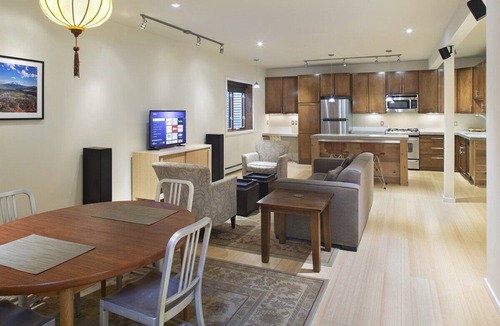 Carbondale Apartment | Carbondale Oasis | Parkside, Spacious, D/T, Modern