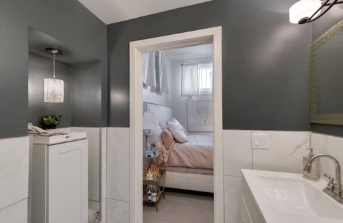 Englewood Apartment | Carousel One - 720 sf in a proven location with a proven host