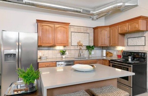 Englewood Apartment | Carousel One - 720 sf in a proven location with a proven host