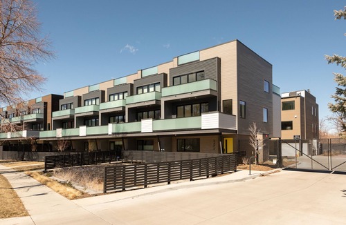 Whittier House | *Casa Clem* Modern, Clean, Luxury Townhome, Walk to Pearl St. w/Flatiron Views!