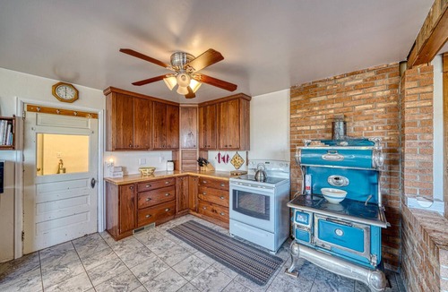 Salida House | Casa Commodore ~ Paddles, Pups & Proximity!
