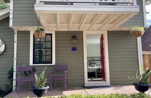 Old North End House | Casa Verde, 1bed & 1bath, with private entrance and hot tub