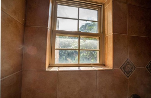 Skyway Villa | Castle Retreat - Luxury Views - Close to Downtown, Pikes Peak, Broadmoor