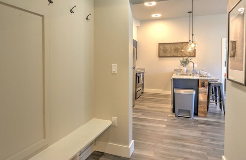 Glenwood Springs Apartment | Caverns Village Condo #309, Steps from Iron Mt. Hot Spgs, Near Gondola & Downtwn