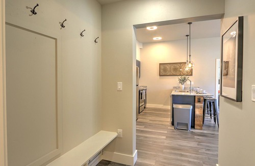 Glenwood Springs Apartment | Caverns Village Condo #209, Steps from Iron Mt. Hot Spgs, Near Gondola & Downtwn