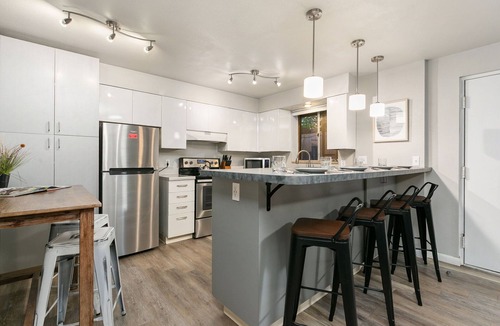 Old Town Condo | Caviar Suite | Moody Retreat by Old Town Square
