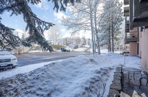 Steamboat Springs Condo | CB216 | Charming Ground Floor Condo | Pool/Hot Tub | Ski In/Out | Winter Shuttle
