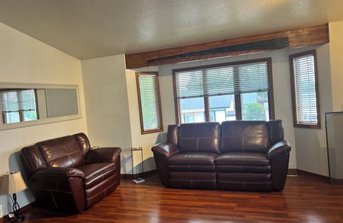 Fairview Apartment | CCC-Clean, Comfortable and Cozy