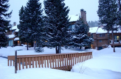 Peak 9 House | Cedars 21 Ski In Ski Out 3 bedroom, 2 1/2 bath, Hot Tub, Electric car charger