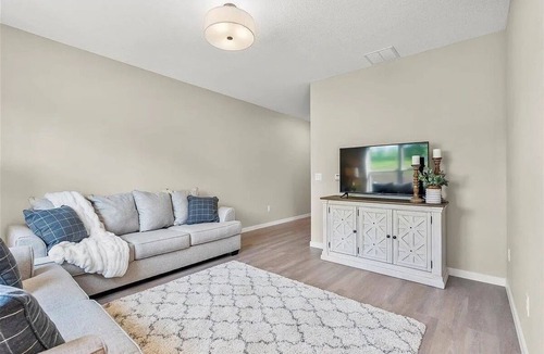 Cedar Falls House | Central Cedar Falls Townhome - Family Friendly!