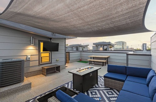 University Hills House | Central Modern Denver Townhome w Private Rooftop Near DU
