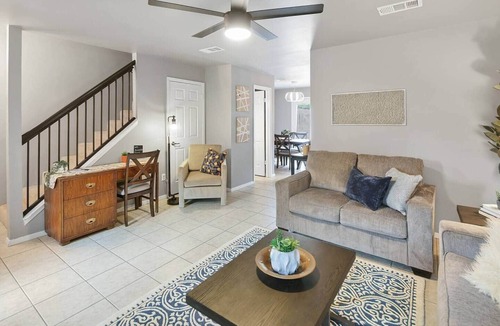 College Station House | Central Modern Condo 2/2.5