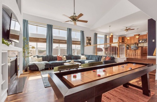 Castle Rock House | Centrally Located 5BD - Games, BBQ & Firepit Patio