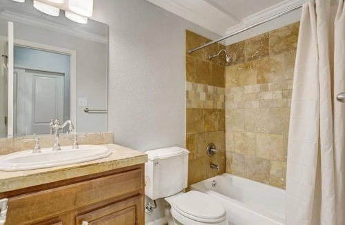 Cheesman Park Condo | Centrally located cozy 2 bedroom 1 bath condo next to large park