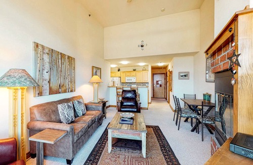 Dillon Apartment | Centrally Located Studio with Stunning Views - Near Shopping, Dining, & Skiing
