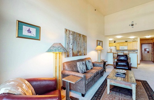 Dillon Apartment | Centrally Located Studio with Stunning Views - Near Shopping, Dining, & Skiing