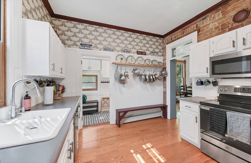 Lincoln Park House | Centrally Located Victorian Home Near Downtown