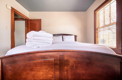 Central Colorado Springs Cottage | CH Wahsatch Cottage - 1BD in Colorado Springs