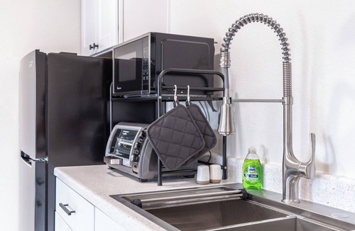 Briargate House | Charming 1-bdrm walkout basement suite with AC, WiFi in lovely Colorado Springs