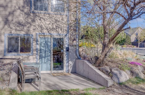 Briargate House | Charming 1-bdrm walkout basement suite with AC, WiFi in lovely Colorado Springs