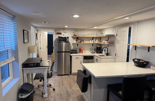 Washington Park West Apartment | Charming 1 bedroom Wash Park guest suite w/fireplace