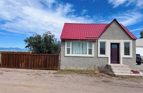Center House | Charming 2-bedroom house with WiFi in Center