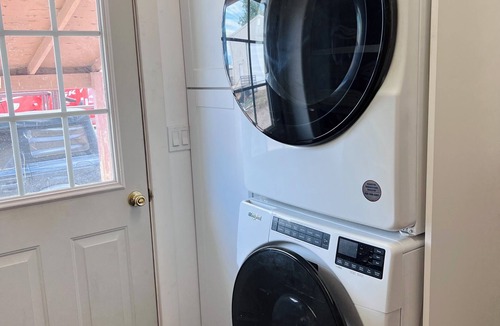 Center House | Charming 2-bedroom house in awesome Center with WiFi
