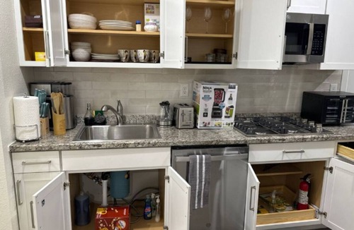 Gateway House | Charming 2-bedroom house in marvelous Denver with AC, WiFi