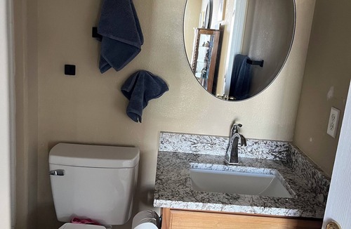Parker House | Charming 2-bedroom house in lovely Parker with WiFi