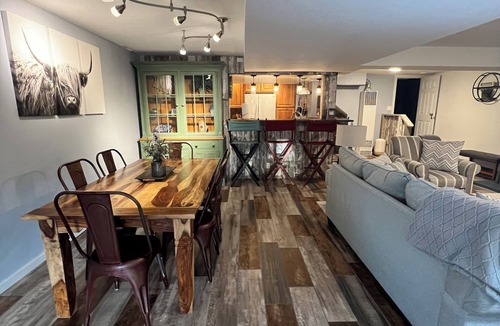 Howard Villa | Charming 2-bedroom villa with WiFi, AC close to Salida Colorado!