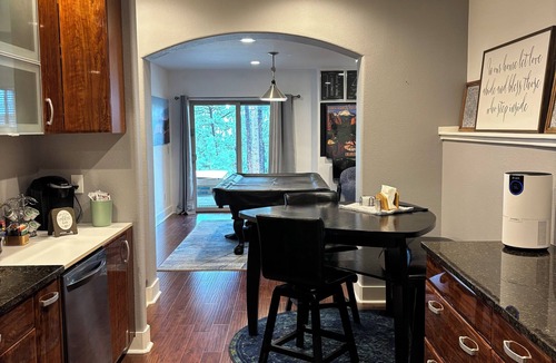 Woodmoor Apartment | Charming 2-bedroom with King Size Beds; WIFI, Private Patio with table and grill
