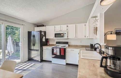 North Central Westminster House | Charming 3 BDR Home w/Hot Tub & Sauna