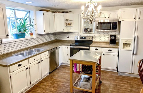 Southwest Colorado Springs House | Charming 3-bedroom historic home in fantastic Colorado Springs with AC, WiFi