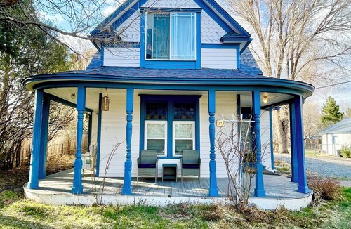 Southwest Colorado Springs House | Charming 3-bedroom historic home in fantastic Colorado Springs with AC, WiFi