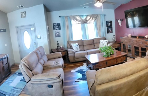 Fruitvale House | Charming 3-bedroom fully loaded house with AC and WiFi in Grand Junction.