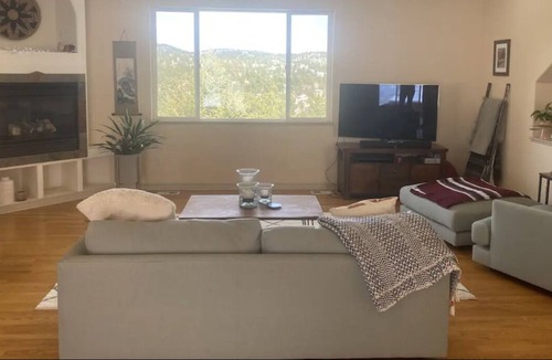 Evergreen House | Charming 3 Bedroom Home in the Mountains